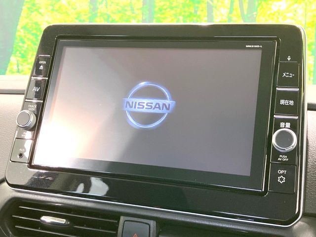 【純正9型ナビ】人気の純正ナビを装備。オーディオ機能も充実しており、Bluetooth接続すればお持ちのスマホやMP3プレイヤーの音楽を再生可能！毎日の運転がさらに楽しくなります！！