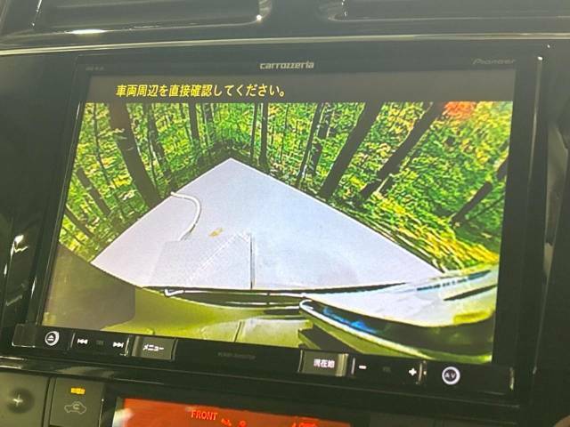 【バックカメラ】駐車時に後方がリアルタイム映像で確認できます。大型商業施設や立体駐車場での駐車時や、夜間のバック時に大活躍！運転スキルに関わらず、今や必須となった装備のひとつです！