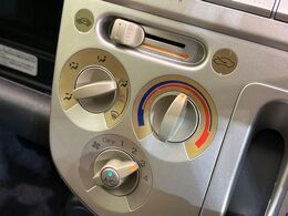 寒い冬も暑い夏も全席に快適な空調を届けてくれる、ダイヤル式エアコンを装備♪