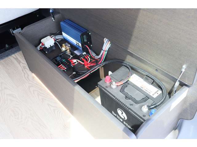 サブバッテリー　走行充電　外部充電