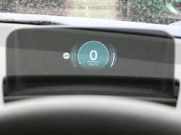 ヘッドアップディスプレイで現在の速度などが確認できます！