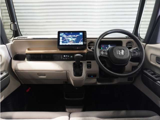 【室内】シートや内装各部への徹底した清掃を実施。