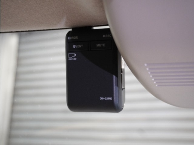 【ドライブレコーダー】万が一のときにしっかりと証拠を残しましょう！旅の思い出をドライブ映像としても残せます！　わずかなご負担で最新機種の装着も可能です。お気軽にお申し付けください。