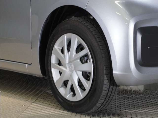 認定中古車では、厳しいHonda認定基準をクリアした厳選されたHonda認定中古車のみ、取り扱っております。「ご購入前の安心」「納車後の信頼」を車両と一緒に提供しております。