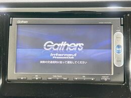 【純正ナビ】人気の純正ナビを装備しております。ナビの使いやすさはもちろん、オーディオ機能も充実！キャンプや旅行はもちろん、通勤や買い物など普段のドライブも楽しくなるはず♪