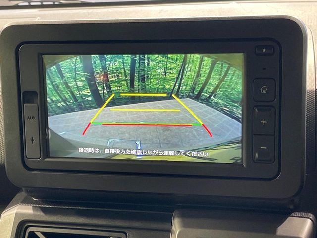 【バックカメラ】駐車時に後方がリアルタイム映像で確認できます。大型商業施設や立体駐車場での駐車時や、夜間のバック時に大活躍！運転スキルに関わらず、今や必須となった装備のひとつです！