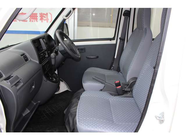 ☆内装もキレイです☆ぜひ見に来て下さい！遠方のお客様の場合は現車を確認しながらお電話にてお車の詳細をお伝えいたしますのでぜひご遠慮なくお問い合わせ下さいませ(´▽`)お買い得価格につき完売注意！