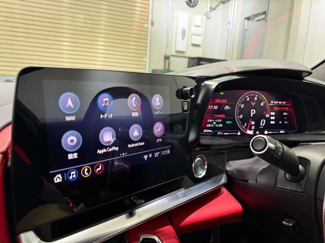 8インチカラータッチスクリーンユニットは通信型ナビシステムのほか、ApplecarPlayやAndroidautoも対応しております。またBOSE製14スピーカー・パフォーマンスシリーズサウンドシステムも備わっております。