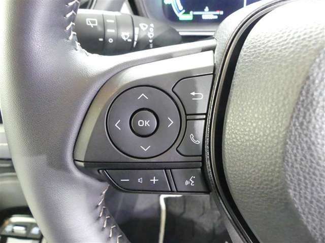 インパネメーターの車両情報を切り替えやオーディオの操作もステアリングスイッチでできます。