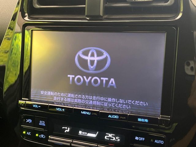 【純正ナビ】人気の純正ナビを装備しております。ナビの使いやすさはもちろん、オーディオ機能も充実！キャンプや旅行はもちろん、通勤や買い物など普段のドライブも楽しくなるはず♪