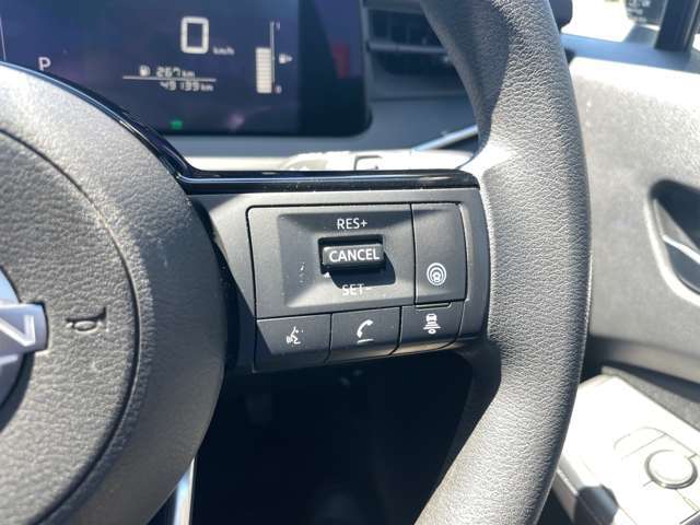 プロパイロット搭載！高速道路の単調な渋滞走行と長時間の巡航走行で、アクセル、ブレーキ、ハンドルの操作をクルマがアシスト。(あくまでも補助機能ですので過信せず運転しましょう)