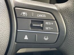 【アダプティブクルーズコントロール】高速道路での長距離走行が楽に！！自動で速度を保つクルーズコントロールが、衝突軽減システムと連携し、前方の車両を感知して車間を保つように速度調節してくれます！！