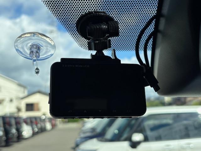 【バックミラー】『バックミラー周辺』の画像になります。写真の内容に関してご不明点、ご質問等がございましたらお気軽にガリバー店舗までお問い合わせください。