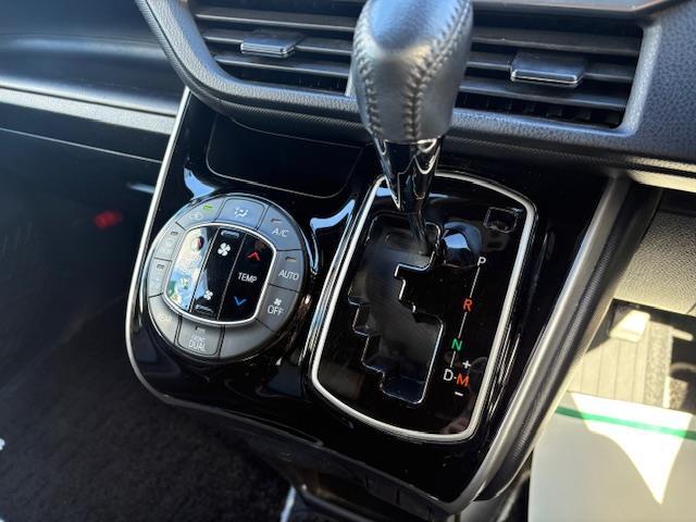 【シフトレバー】『シフトレバー』の画像になります。写真の内容に関してご不明点、ご質問等がございましたらお気軽にガリバー店舗までお問い合わせください。