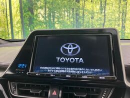 【純正ナビ】人気の純正ナビを装備。オーディオ機能も充実しており、Bluetooth接続すればお持ちのスマホやMP3プレイヤーの音楽を再生可能！毎日の運転がさらに楽しくなります！！