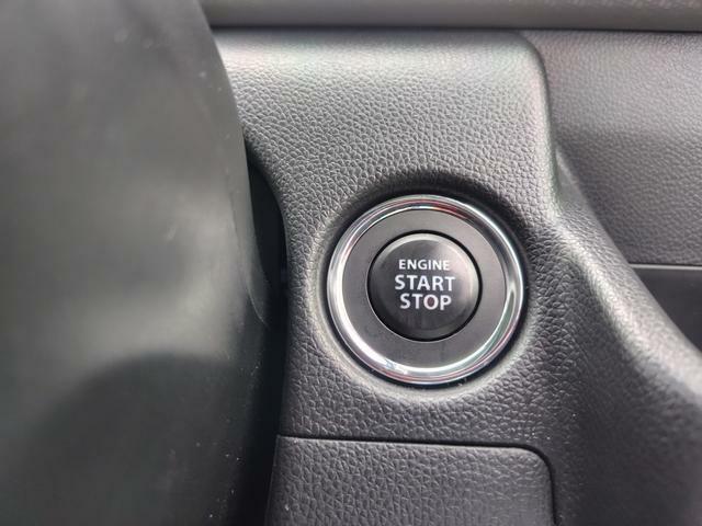 キーレスプッシュスタートシステム搭載でこちらのボタンを押してエンジンを始動します。便利ですよ。
