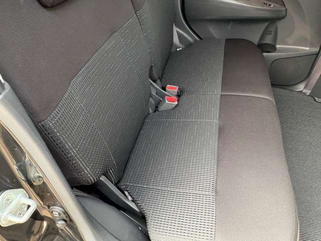 リアシートは広く快適な室内！