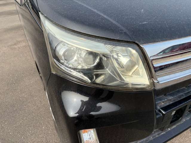 ヘッドライトは納車前に磨きます！