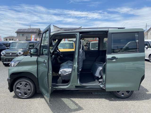 ☆当店商品の特徴☆　登録がされているお車で走行距離は10キロほどで誰も乗っていない車です！展示車はキズが付いてしまう場合もあるので直接ご確認くださいませ。