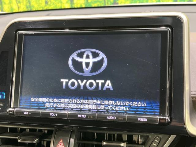 【メーカー純正ナビ】インテリアに溶け込むスタイリッシュな「専用設計」メーカーナビを装備♪視認性や操作性など基本性能にも優れ、より上質なカーライフをお楽しみいただけます。