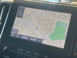 【純正9インチナビ】フルセグテレビやブルートゥース接続、DVD再生など多彩な機能を併せ持っており、インパネ周りがすっきりしてますね！