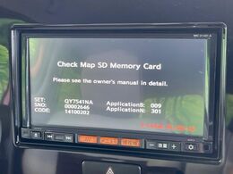 【純正ナビ】人気の純正ナビを装備しております。ナビの使いやすさはもちろん、オーディオ機能も充実！キャンプや旅行はもちろん、通勤や買い物など普段のドライブも楽しくなるはず♪