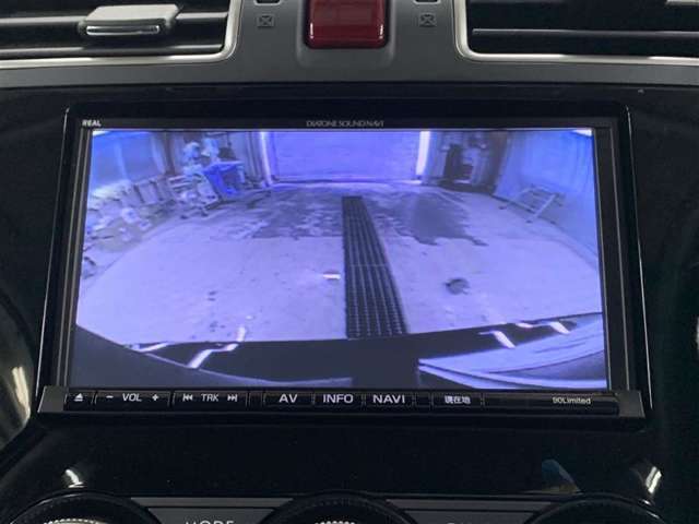 バックモニターで、後方確認しながら安心して駐車することができます。車庫入れが苦手な方にも安心です。※カメラが映し出す範囲は限られています。必ず車両周辺の安全を直接確認してください