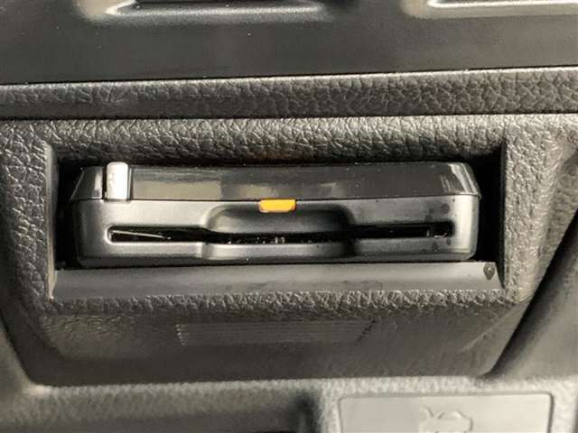 ETC車載器付きです。高速インターチェンジもスイスイとノンストップ通過