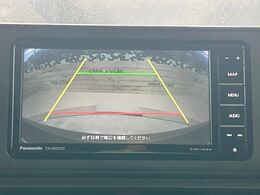 【バックカメラ】駐車時に後方がリアルタイム映像で確認できます。大型商業施設や立体駐車場での駐車時や、夜間のバック時に大活躍！運転スキルに関わらず、今や必須となった装備のひとつです！