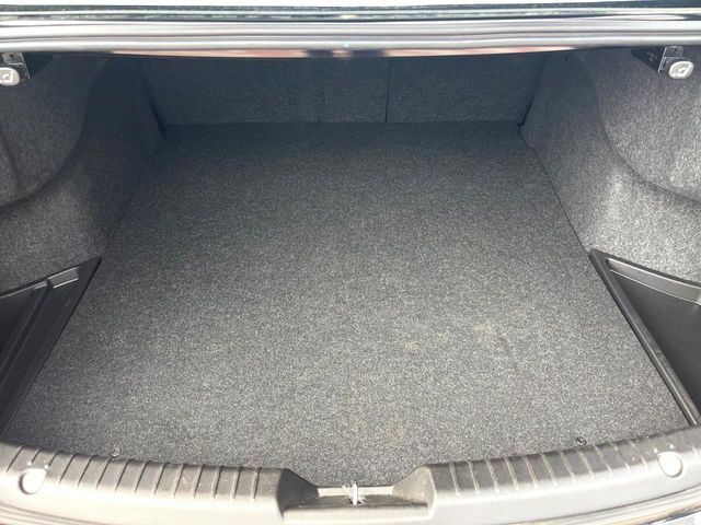 普段のお買い物や通勤、送迎等に十分な荷室スペースを確保しております。