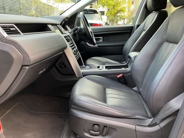 【助手席】シートのコンディションも大変良好で、禁煙車として使われていたお車となりますのでお子様がいらっしゃる方でも安心してご検討ください。