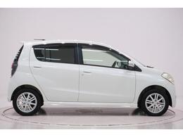 県内13店舗にて常時500台以上ダイハツ車を展示中です。見て、触って、納得のいく一台をぜひ見つけてください。