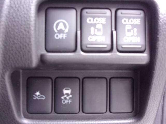 オートスライドドアは運転席からの操作も簡単です
