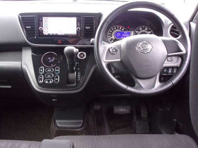 大きなガラスで視界が良く運転しやすいです