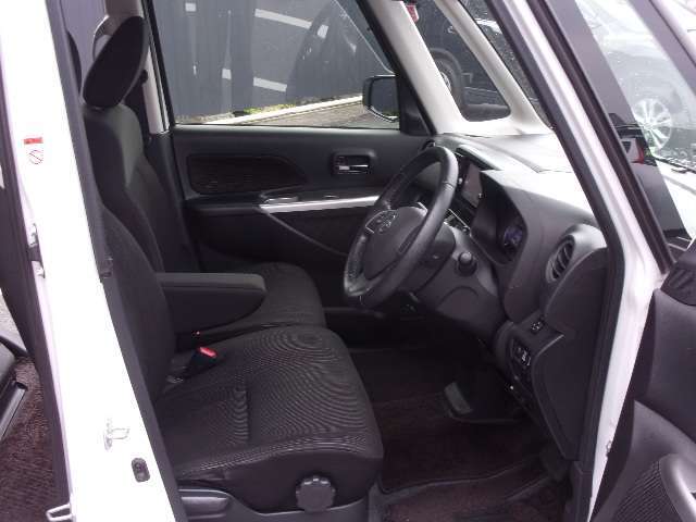 大きな窓で視界が良く運転がしやすいです
