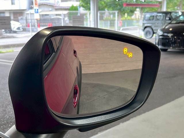 【ブラインドスポットモニター】搭載。隣の車線を走る車両をレーダーで検知し、死角エリアの車両の存在をお知らせします。
