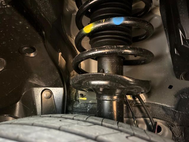 お車を安心してお乗りいただく為には、足回りの定期点検が欠かせません。サービスサポート（有償保証）では無料点検もご提供しており、安心のカーライフをお過ごしいただけるサポート体制が整っています。