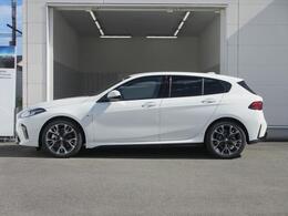 1年間または2年間・走行距離無制限の全国BMWディーラーで受けていただける保証が付帯しています！2年間保証の車両については、別途有償にて保証を最大2年間延ばせる『延長保証プログラム』もご利用可能です。