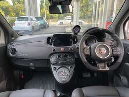 スポーティなインテリアのABARTH