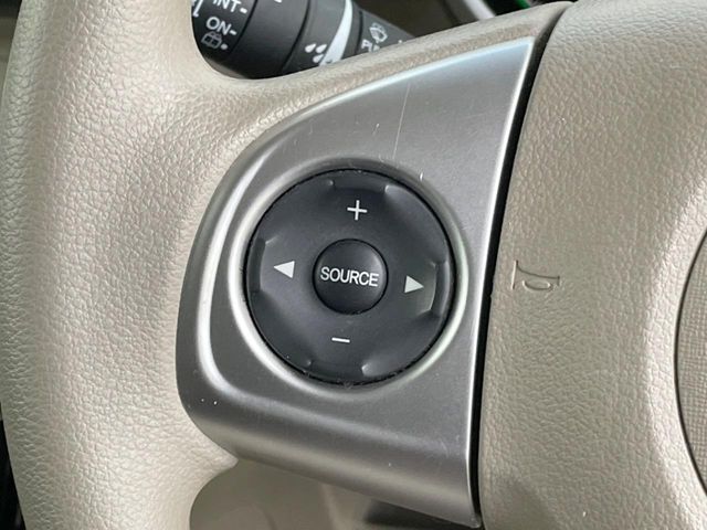 【ステアリングスイッチ】運転中、前方から目線をそらすことなく、オーディオ等の操作が可能な便利機能！安心＆快適なドライブを演出してくれます♪