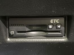 【ETC】高速道路の料金所をストレスなく通過！話題のスポットやサービスエリアに多い「スマートIC」利用時は必須のアイテムです。当店でセットアップを実施、ご納車当日からすぐにご利用いただけます！