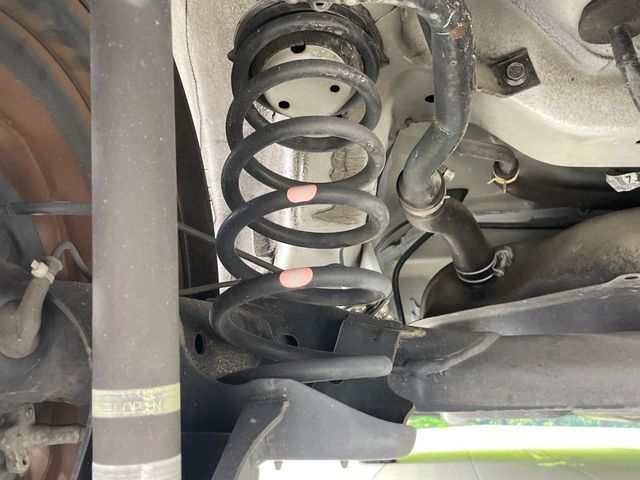 お車を安心してお乗りいただく為には、足回りの定期点検が欠かせません。サービスサポート（有償保証）では無料点検もご提供しており、安心のカーライフをお過ごしいただけるサポート体制が整っています。