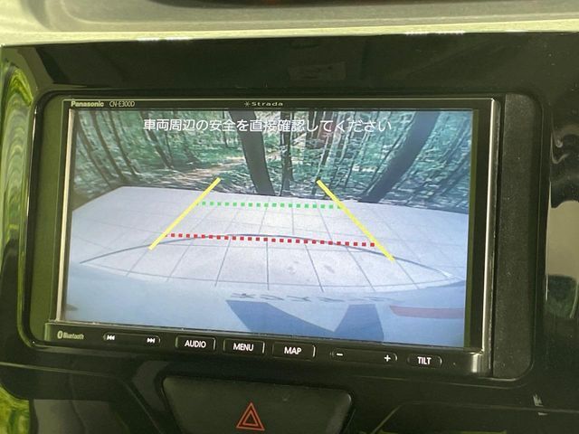 【バックカメラ】駐車時に後方がリアルタイム映像で確認できます。大型商業施設や立体駐車場での駐車時や、夜間のバック時に大活躍！運転スキルに関わらず、今や必須となった装備のひとつです！