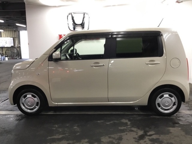 後席プライバシーガラス仕様！　車内が見えにくい設計です。