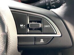 【アダプティブクルーズコントロール】高速道路での長距離走行が楽に！！自動で速度を保つクルーズコントロールが、衝突軽減システムと連携し、前方の車両を感知して車間を保つように速度調節してくれます！！