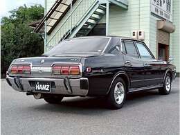 この角度からのこのテール、渋すぎます...ナイトクルージングしてコンビニでコーヒー片手にこのテールを眺められたら一日の疲れが吹っ飛びますね！！