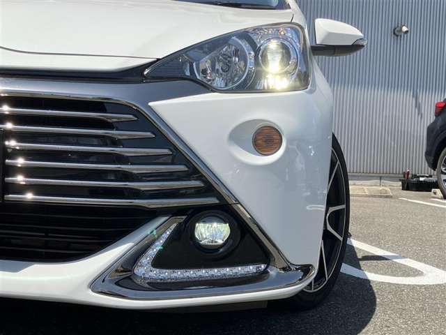 LEDヘッドライトです。デザイン性がよくとても明るいので、夜間の走行や悪天候でも安心です。しかも長寿命！