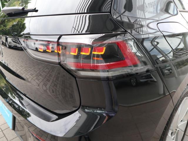 LEDテールランプはダイナミックターンインジケーター(流れるウインカー)