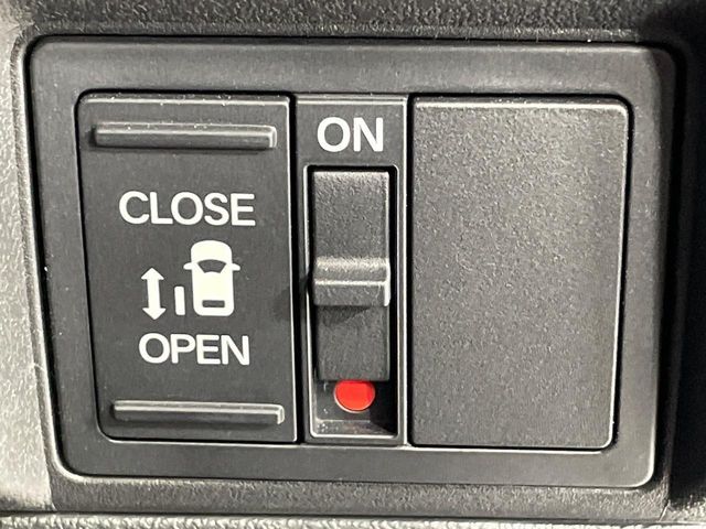 【パワースライドドア】スマートキーや運転席のスイッチでスライドドアの開閉が可能♪電動だから力を入れてドアを開ける必要が無く、小さいお子様でも、重い荷物を持っている時もラクに開け閉めできます♪