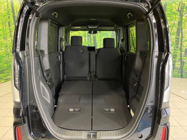 普段のお買い物や通勤、送迎等に十分な荷室スペースを確保しております。セカンドシートを倒すと、大きな荷物の積載も可能です♪